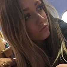 Anna Hardy (@annaalovesyouu)