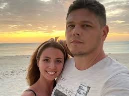 Anastasia zinchenko is on facebook. Glava Migracionnoj Sluzhby I Ego Vozlyublennaya Izvestnaya Kak Devushka S Sobachkoj Iz Uhanya Pokazali Kak Teleportirovalis V Ukrainu Iz Zanzibara Bulvar Shoubiz