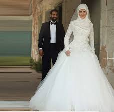 .weiß muslim brautkleider saudi arabisch ballkleid high neck long sleeves brautkleid vestido de novia wir haben auch tausende von u swear 2019 weiß muslim brautkleider saudi arabisch. Islamischen Hochzeit Kleid Traditionellen Arabisch Brautkleider Weiss High Neck Langarm Robe Dubai Arabisch Brautkleider Arab Wedding Gowns Wedding Gownsislam Wedding Aliexpress
