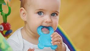 Lesen sie hier, wann babys erste zähne bekommen, welche anzeichen beim zahnen typisch sind und was die unangenehmen symptome lindert. Zahnen Bebivita