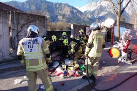 In der bundesliga bleibt tobias anselm, der eine weitere saison an tirol verliehen wird. Feuerwehreinsatz Mullcontainerbrand Am Haller Friedhof Hall Rum
