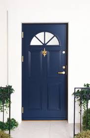 Jak zostało nadmienione, drzwi wewnętrzne mają nie tylko zdobić przestrzeń, ale stanowić jej praktyczne wyposażenie. Drzwi Pol Skone Beverly Drzwi Pl