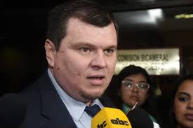 Amarilla no quiere irse solo