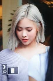 She's also the band's center. Itzy Ryujin New Hair Color Cabelo Mulher Blakpink