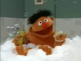 Wayfarer80 marc powolski ernie und bert bad badewanne. Lauft Sonst Nie Im Radio Die Kuriosesten Songs Bei Den Top 800