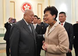 習近平のポスターに墨をぶちまけた女性 #董瑶琼 の件 彼女の父 #董建彪 と中国有志 #華涌、彼女を救う為、事前に覚悟を決め、ネットに声明を残した。 現在、中共に逮捕されたお二人も行方不明になった。 çœ¾æ–°èž è'£å»ºè¯ é€šè­˜æ•™è‚²å®Œå…¨å¤±æ•—è‡´é'å¹´å‡ºå•é¡Œä»»å…§éŒ¯èª¤