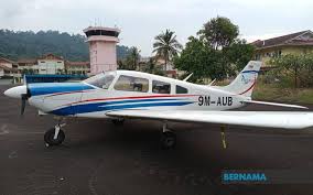 Menurut pentadbiran penerbangan persekutuan (faa), juruterbang pesawat tersebut kritikal, manakala seorang lagi mengalami kecederaan. Bernama Tiada Kebenaran Rentas Negeri Dua Juruterbang Dua Penumpang Pesawat Ringan Dikompaun