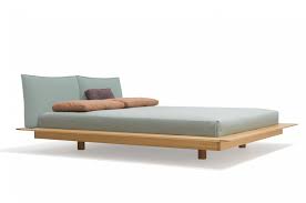 Das futonbett, das aus einem schlichten lattenrost oder einem bettkasten plus futon bestehen kann, ist auf jeden fall das herz des japanisch inspirierten schlafzimmers. Yoma Bett Futon Massivholz Zeitraum Mobel Nachhaltiges Design