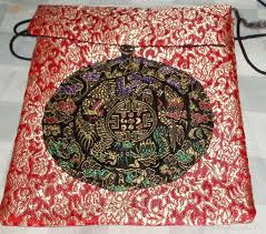 El hogar tradicional japonés, junto con sus adaptaciones más modernas, se centra en la creación de un ambiente simple, moderno y confortable. Bolso Japones Tradicional Para Llevar Con El Ki Comprar Ropa Y Complementos De Segunda Mano En Todocoleccion 56369780