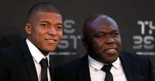 🚨 Kylian Mbappé's father, Wilfried, advised his son to stay at PSG and  accept their renewal offer, but the player's lawyer insisted that he should  go to Real Madrid C.F., where he