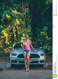 Ford mustang 2017 2dr conv gt premium ford. Jeune Fille Se Tenant Pret Ford Mustang Gt Image Stock Image Du Ressource Femelle 110706069