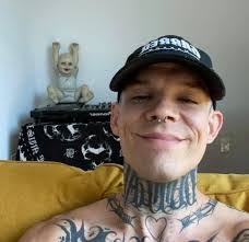 Lynette Mcdermott's Instagram, Twitter & Facebook