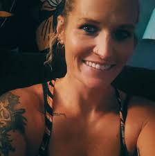 🍎 Vegetarians (especially vegans!) can struggle to get enough protein  unless they're careful. Here are some macronutrient targets a healthy  person who works out regularly should shoot for: 25% to 30% protein,