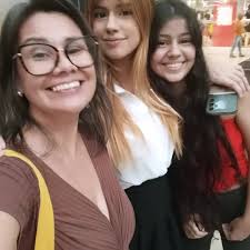 Uma amiga ( que acha que tu é milionária), pro resto da vida❤️🥰😍🤩