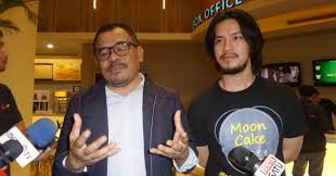 Perubahan ini membawa pengaruh positif baginya. Foto Rambut Gondrong Morgan Oey Buat Netizen Terpesona Okezone Celebrity