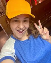 Happy was-supposed-to-be-Scamanda day! I can now share all my bts photos.  The real friends were the wigs we wore along the way. Massive shout out to  @shttywizardhrs, @kindrastyle, and @hinano530 for working