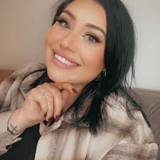 Recommend a stylist for color and short hair?