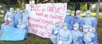 Bourg En Bresse Les Infirmieres Du Bloc En Greve A Fleyriat
