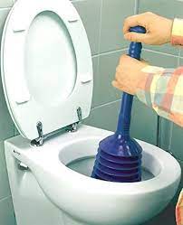 28 astuces pour deboucher wc et canalisations sans plombier deboucher toilette deboucher wc trucs et astuces maison