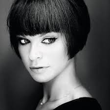 Lo stile, è fondamentale per chi canta o, ha un ruolo pubblico, serve anche per caratterizzare il proprio personaggio oltre, alla propria. Risultati Immagini Per Alessandra Amoroso Con I Capelli Corti Bob Frisur Haarschnitt Kurz Kurzhaarfrisuren
