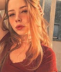 Elisa Moore's Instagram, Twitter & Facebook