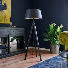 Holz Stehleuchte Thea Mit Schwarz Goldenem Schirm Kaufen