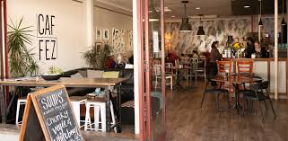 In february 2010, café café had 112 locations, making it the largest coffee chain in the country at the time, overtaking aroma espresso bar. Caf Fez