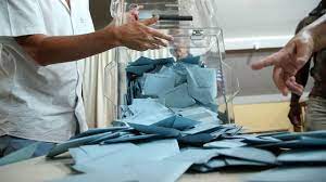 Les français se sont peu mobilisés pour le premier tour des élections régionales du 20 juin 2021 a 20h, au moment de la fermeture des bureaux de vote, l'abstention atteindrait entre 66,1% et 68,6% selon les estimations des instituts de sondage. La Fermeture Des Bureaux De Vote A 19h00 Casse Tete Pour Les Sondeurs L Express