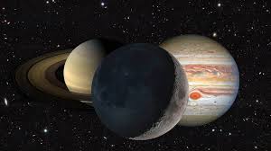 Jupiter and saturn, our solar system's two largest planets, were visibly closer together on monday night than they have been in 800 years — marking an extremely rare celestial event known as the. Mond Jupiter Und Saturn Vor Weihnachten Ist Was Los Am Nachthimmel Mdr De