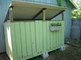It features a ramp to allow chicken to enter and exit easily and it's raised up off the ground with cinder blocks to help prevent moisture from getting in. 29 Pallet Chicken Coop Ideas Weekend Friendly Eco Peanut