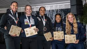 Andra rojo desnuda la bella española Andrea ROJO es una