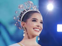 Andrea Rubio's triumph was celebrated in show business