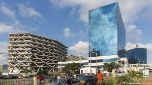Heute hat das ehemalige buschdorf an der westküste afrikas über 2,2 millionen einwohner und ist die hauptstadt von ghana. Vom Kampf Gegen Die Betonwuste In Accra Global Ideas Dw 04 08 2019