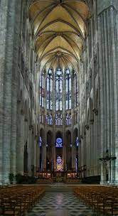 La catedral de san pedro de beauvais es un templo católico situado en la localidad de beauvais, al norte de francia, en el valle de thérain de picardie, en la intersección de las carreteras que conducen a amiens, soissons y parís. Kathedrale Saint Pierre Beauvais