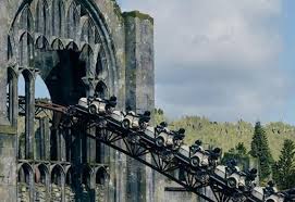 Corley has reinvisioned the harry potter book covers with a retro, penguin classics feel. Asi Es La Nueva Montana Rusa Para Fans De Harry Potter