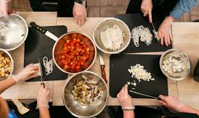 Talleres gastronómicos con nuestros talleres gastronómicos pretendemos que los asistentes pasen un rato entretenido aprendiendo de cocina, gastronomía y cultura en un ambiente distendido. Talleres Gastronomicos Protur Chef 2020 Protur Chef Concurso Nacional De Estudiantes De Cocina