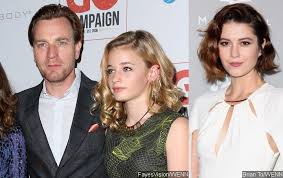 Mcgregor was bitten by a dog 30 minutes before her red carpet appearance. Ewan Mcgregor S Daughter Dubs His Dad S Gf Mary Elizabeth Winstead Piece Of Trash