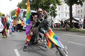 Explore tweets about #regenbogenparade on twitter. Regenbogenparade Soll Mit 100 Fahrzeugen Uber Den Ring Ziehen Kurier At