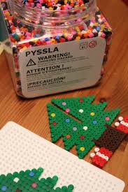 Pour obtenir un modèle de perles à repasser bien solide, vous pouvez passer un second coup de fer à repasser sur le dos de la création. Diy 5 Idees Creatives Quoi Faire Avec Des Perles A Repasser Hama Ou Pyssla Des Idees Pour Les Utiliser