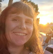 Es tut mir leid für alle, die kurz gedacht haben, ich würde in eure  transfeindliche Ecke passen. Ich muss euch enttäuschen.😂 jeder Mensch  sollte so leben dürfen, wie er es für richtig