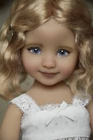 Happy weekend from Laretta 💕She is a delicate and lovingly crafted piece  designed to bring sweetness and color to your everyday life. Perfect as a  gift or as a special addition to