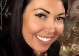 Coronavirus: People thank key workers with Easter eggs