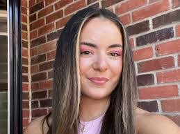 Deb Ashton's Instagram, Twitter & Facebook