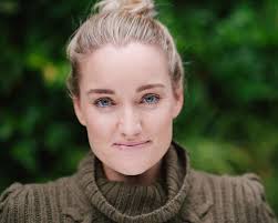 Laura Pike's Instagram, Twitter & Facebook