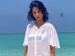 شاركت روبي في ادوار قصيرة في افلام تانية من بينها فيلم سكوت حنصور للمخرج العالمي الراحل يوسف شاهين ، وظهرت في لقطات صغيرة في فيلم ثقافي لكن قدمت روبي بعدكده كليبات كتير رقصت فيها رقص بلدي و رقص شرقي زي ليه بتداري كده و ابقى قابلني. Ø£Ø¬Ù…Ù„ ØµÙˆØ± Ù„Ù„ÙÙ†Ø§Ù†Ø© Ø±ÙˆØ¨Ù‰ Ø¨Ø¹Ø¯ Ù†Ø´Ø§Ø·Ù‡Ø§ Ø¹Ù„Ù‰ Ø§Ù„Ø³ÙˆØ´ÙŠØ§Ù„ Ù…ÙŠØ¯ÙŠØ§ Ø¹ÙŠÙ†