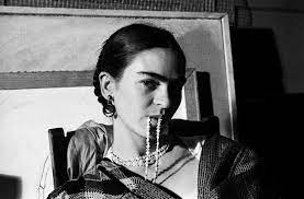 Kahlo died in 1954 and instantly became an icon. La Galerie De L Instant Lucienne Bloch Frida Kahlo The Eye Of Photography Magazine