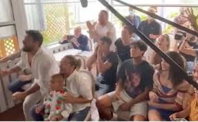 La reazione ed i festeggiamenti all'arrivo al traguardo Xlcdvu5ushnklm