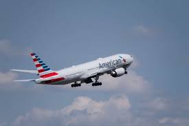 American Airlines Loss Narrows, Sees $4 Billion Cost From Fuel