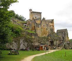 Visitez le château en famille grâce à une visite 3d et une chasse au trésor en réalité augmentée qui plaira autant aux petits qu'aux plus grands ! Chateaux A Visiter Dans Le Sud Ouest Dordogne Gironde Landes