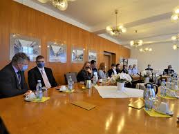 Maybe you would like to learn more about one of these? Primator Petr Nedvedicky Podekoval Dobrovolnikum A Organizacim Ktere Pomahaly Mestu V Dobe Koronavirove Pandemie Vice Informaci Na Webu Mesta Statutarni Mesto Usti Nad Labem Magistrat Mesta Usti Nad Labem Facebook